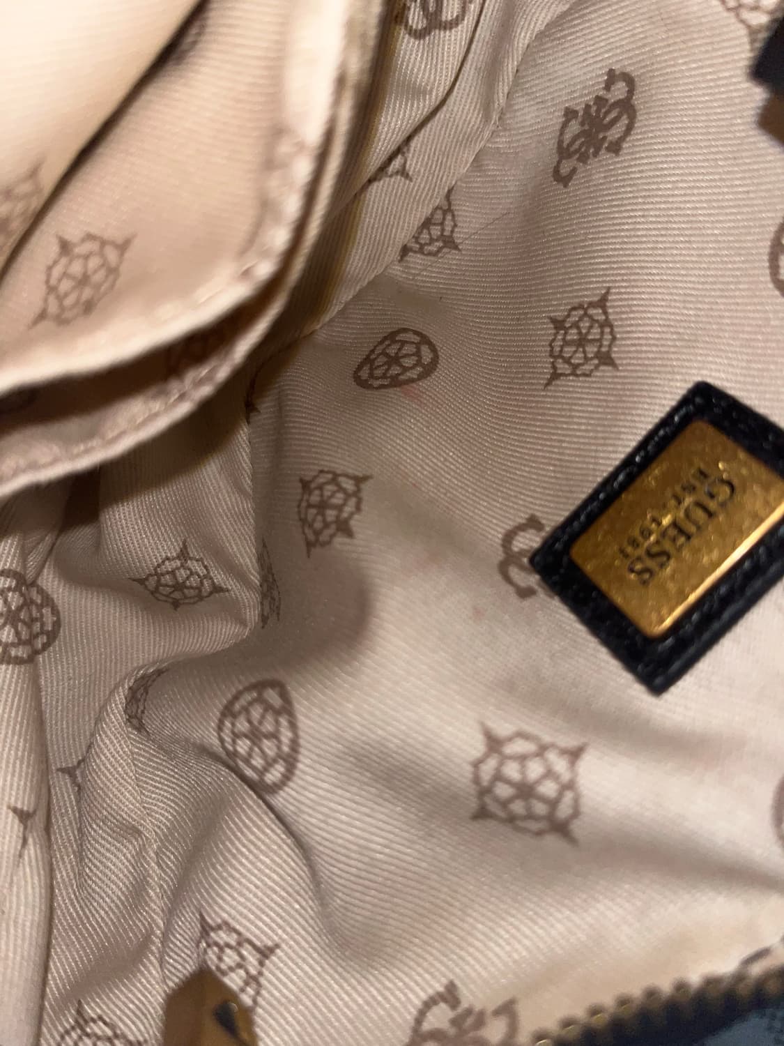 게스 포인트 호보백 크로스백 빈티지 레더백 블랙 갸루 상품이미지5