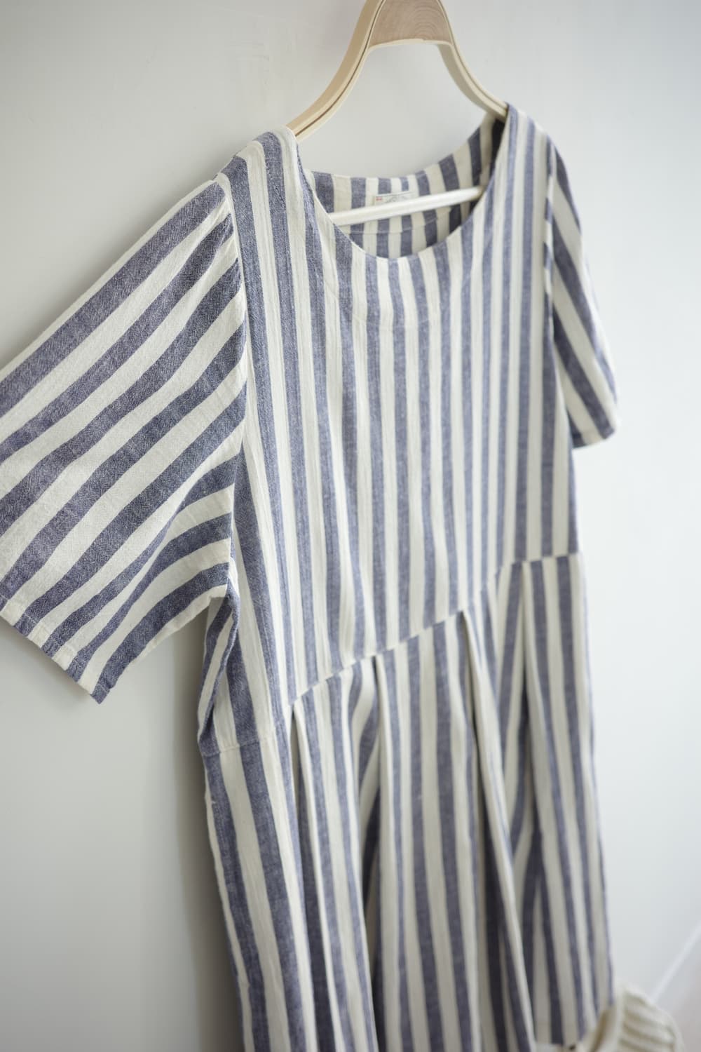 SHUTTLE NOTES 
• 네이비 스트라이프 코튼 원피스 상품이미지6