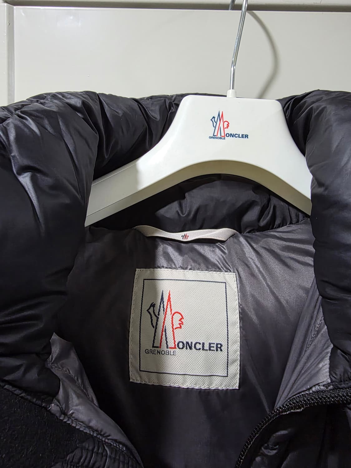 몽클레어 그레노블 BECKLER 블랙 패딩 상품이미지2