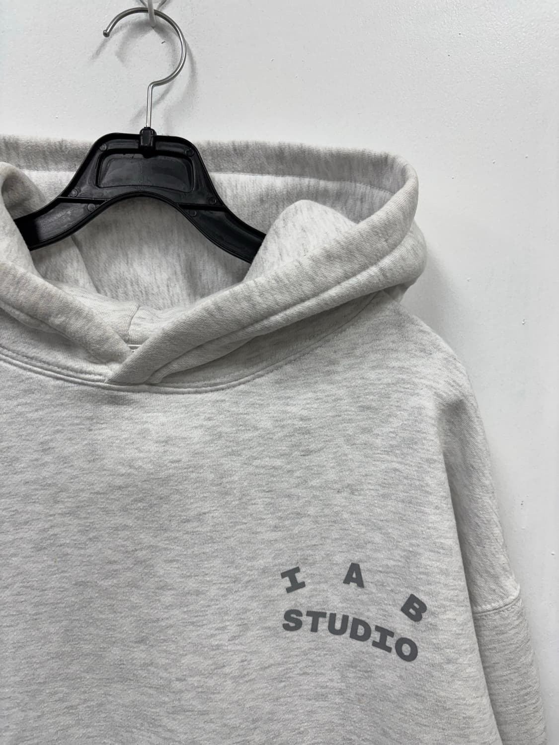 아이앱 스튜디오 백로고  후드티 상품이미지3