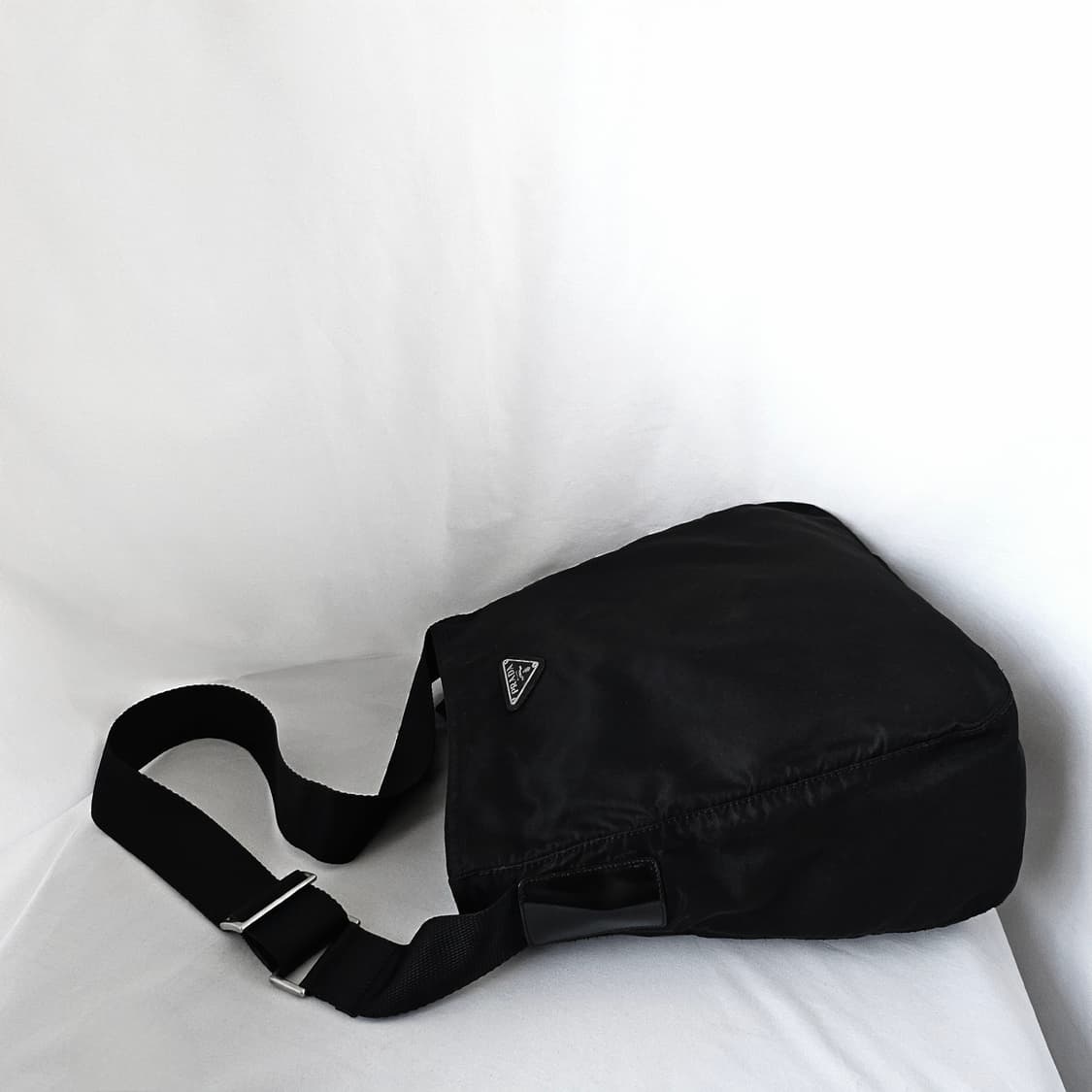 [정품 PRADA] 프라다 포코노 나일론 크로스백 남녀공용 상품이미지4