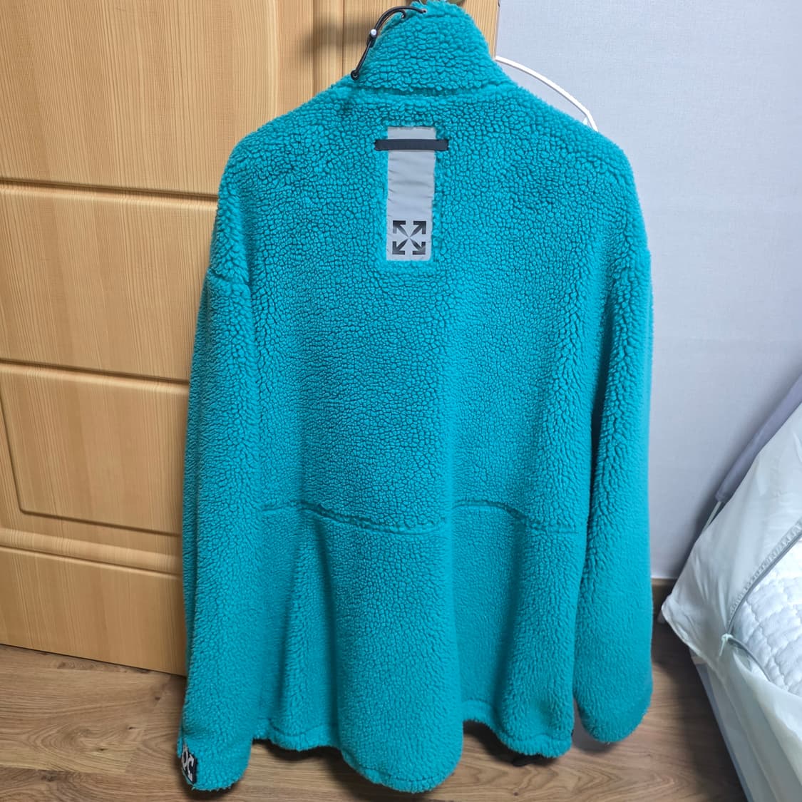 오프화이트 오버사이즈 플리스 자켓 상품이미지3