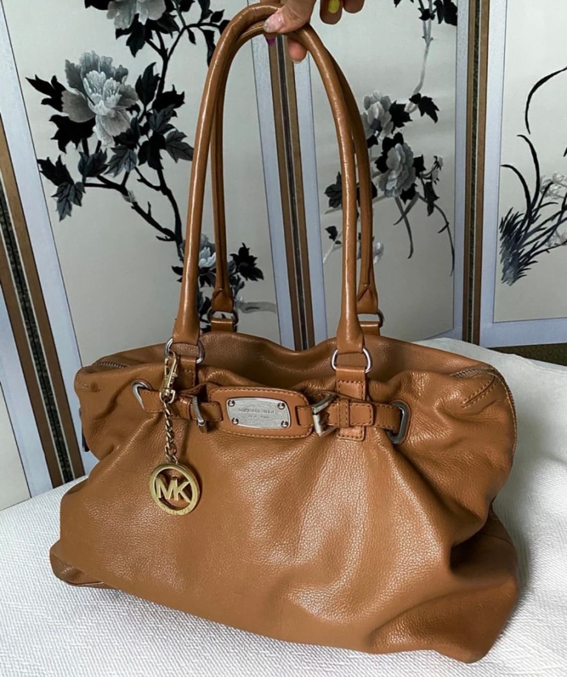 Michael kors 소가죽 빅 레더 숄더백 상품이미지1