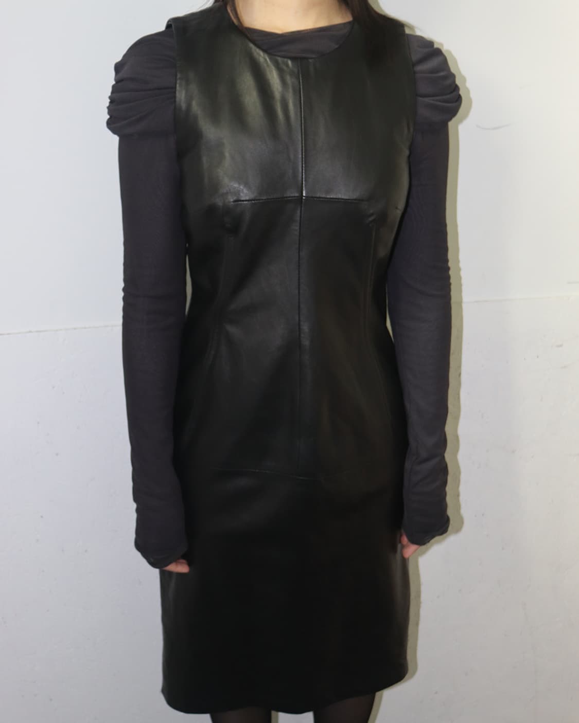 돌체앤가바나 라인 디테일 레더 슬리브리스 드레스 상품이미지4