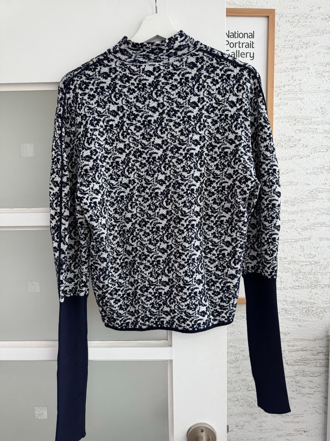 [끌로에] 플로럴 자카드 니트 네이비 롱슬리브 S-M 상품이미지4