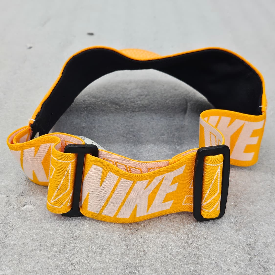 나이키 로고가 돋보이는 오렌지 색상의 썬캡 상품이미지5