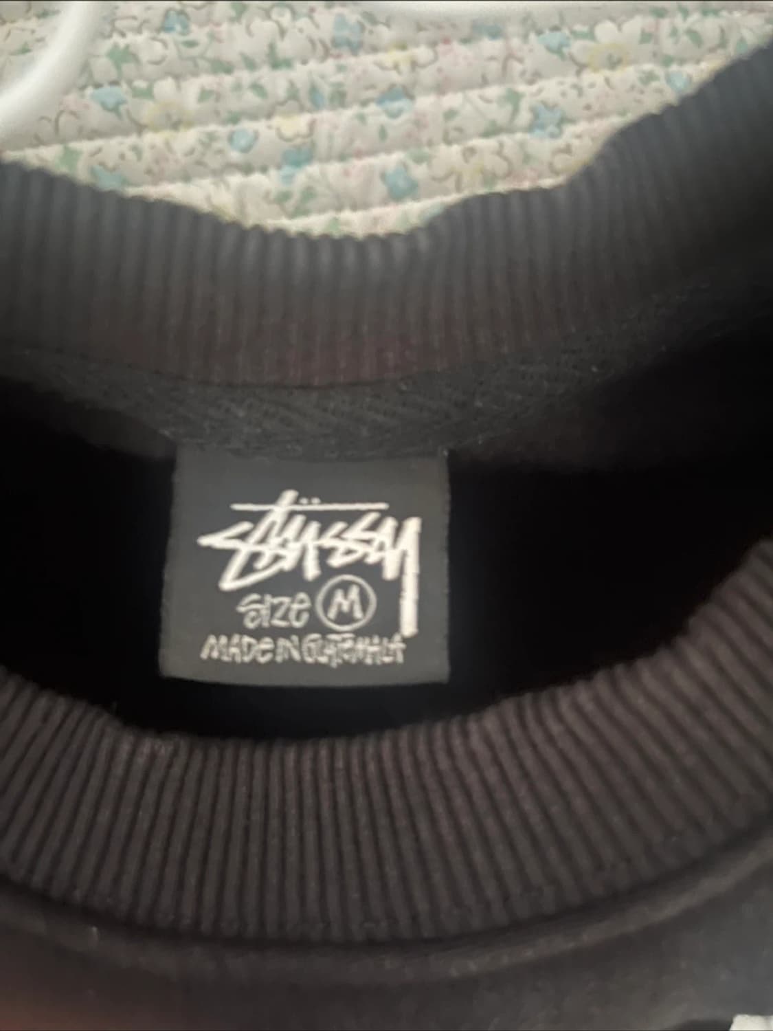 스투시 월드투어 크루넥 블랙 맨투맨 상품이미지2