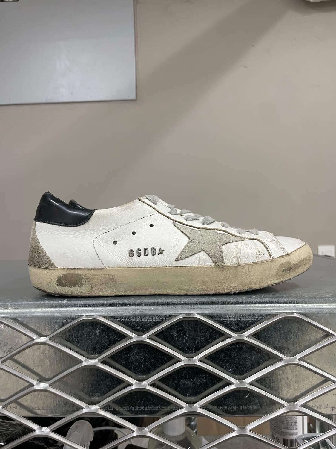 골든구스 슈퍼스타 화이트 스니커즈 블랙탭 40 상품이미지4
