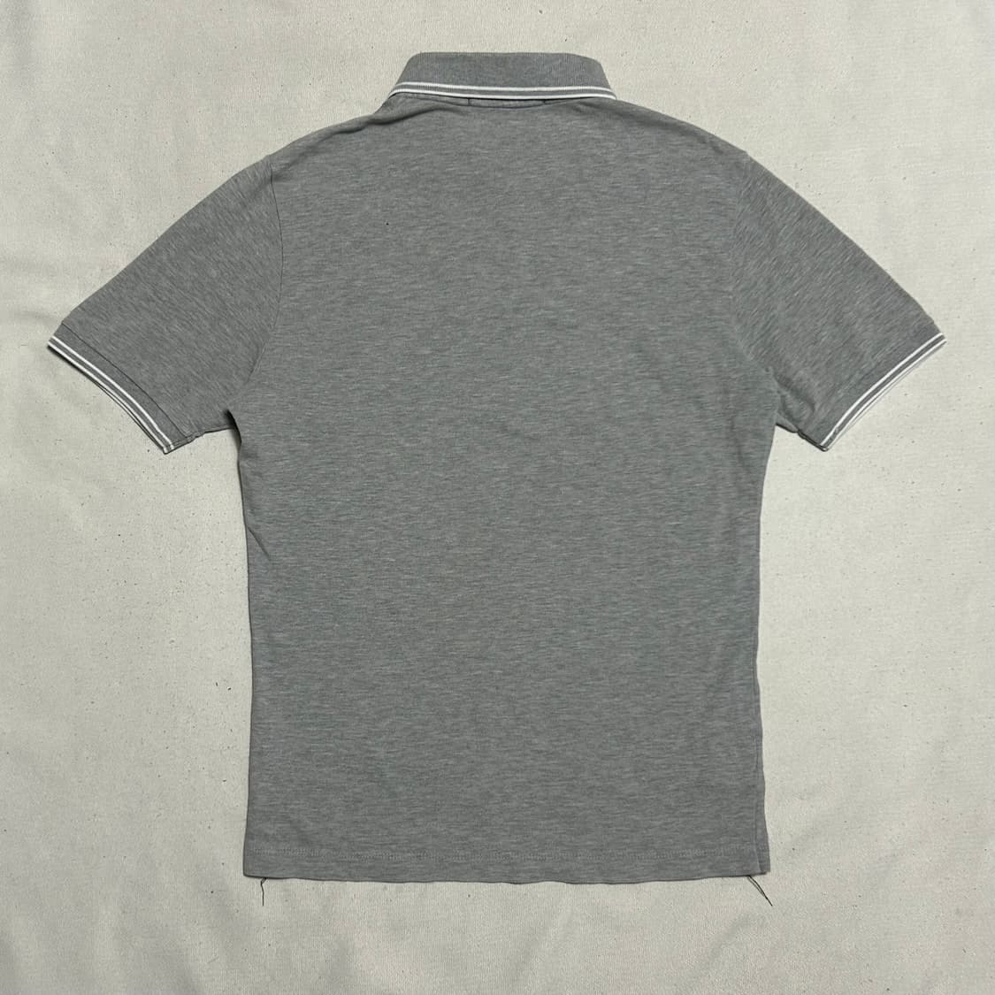 S 스톤아일랜드 슬림핏 그레이 카라 반팔티 상품이미지3