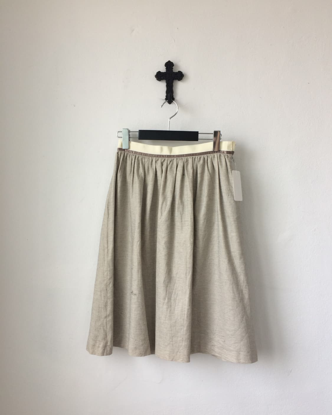 Pin tuck point skirt 상품이미지1