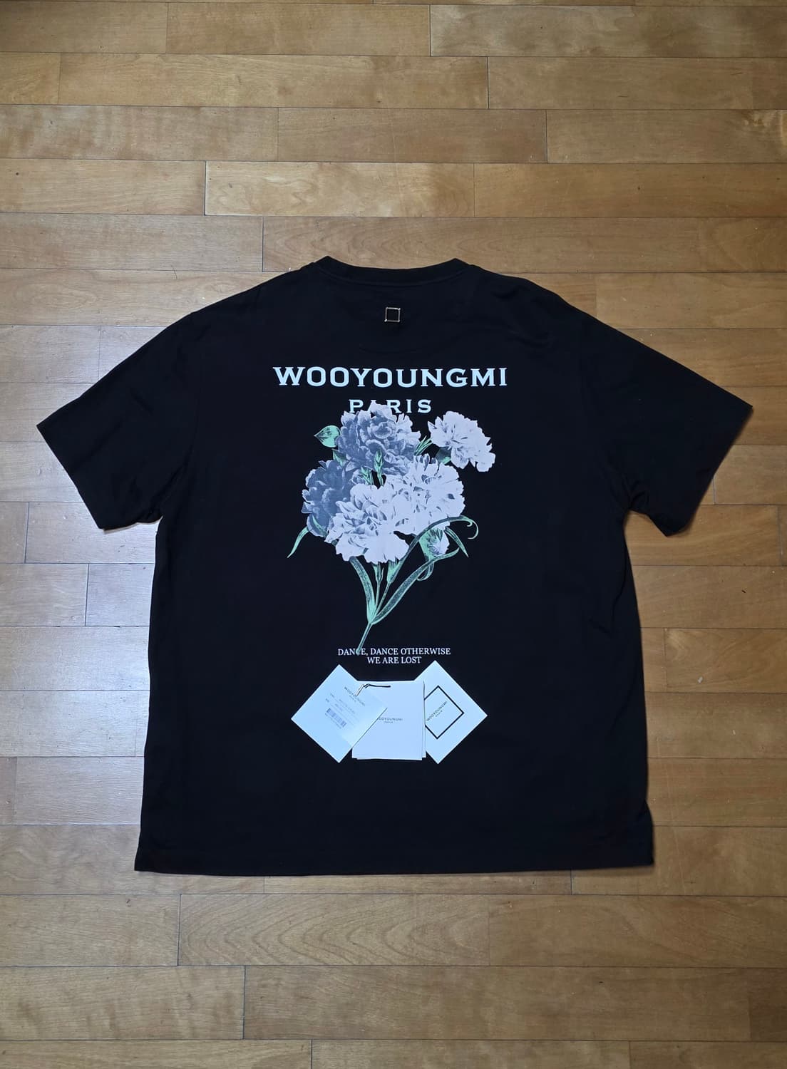 [새상품급,48]우영미 플라워 발색 반팔 블랙 상품이미지1