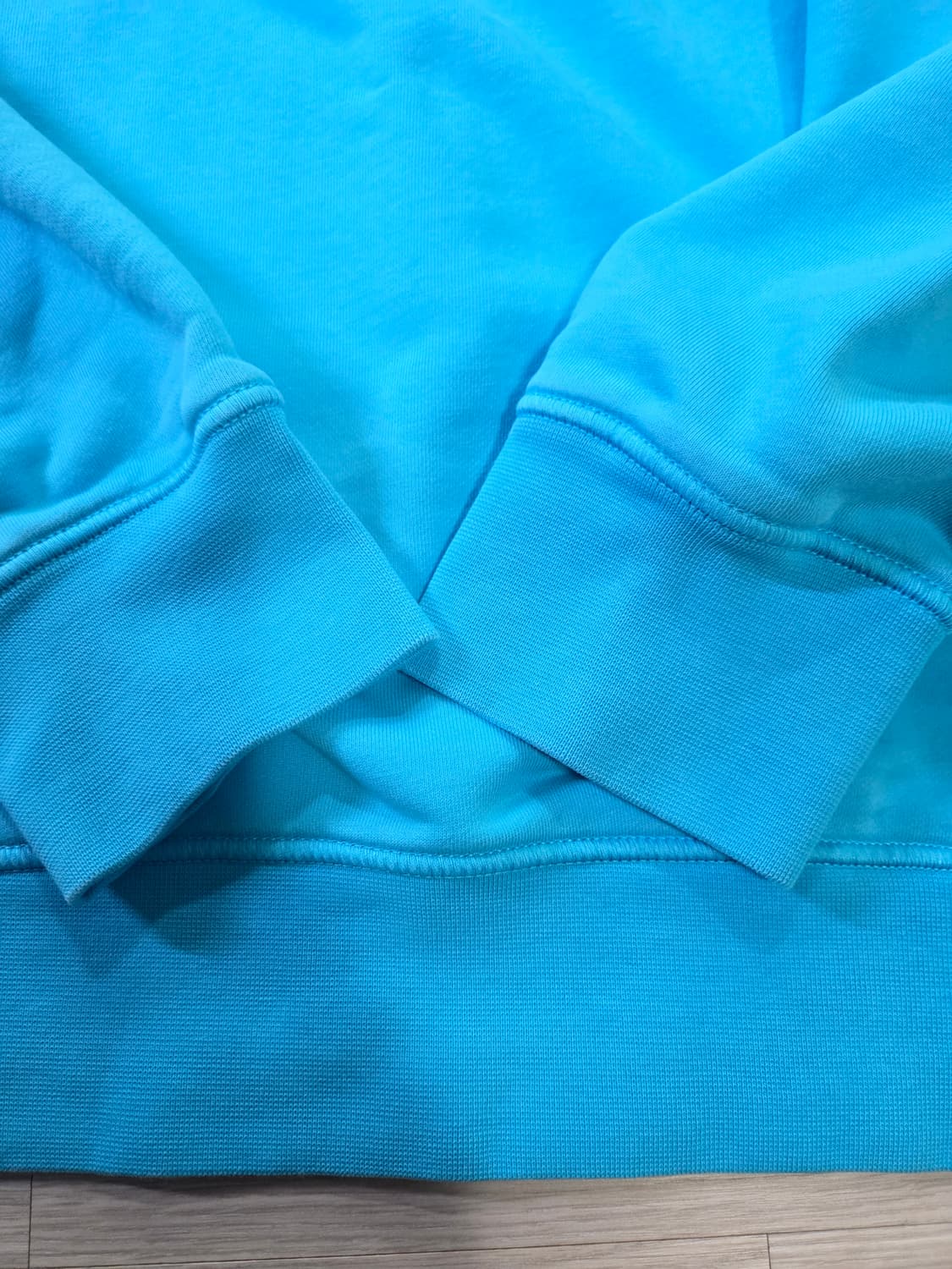 [1회착용] 스톤아일랜드 코튼 맨투맨 스카이 블루 상품이미지5