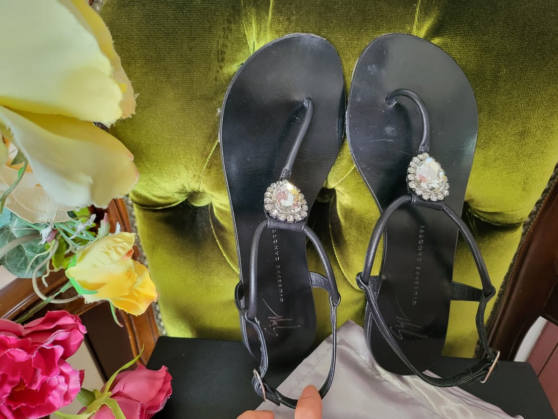 쥬세페 자노티 빅 크리스탈 플랫 샌들 박스 더스트 1 회 착용 상품이미지2