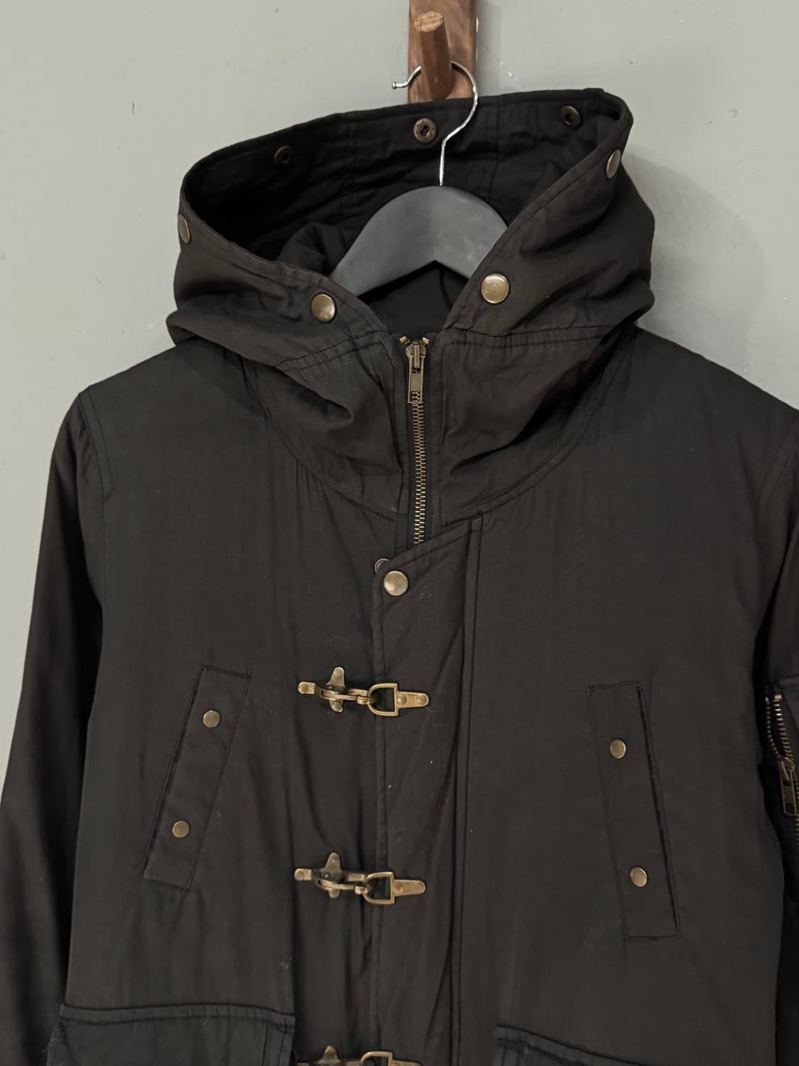 Anne 버클 디테일 후드 점퍼  상품이미지3