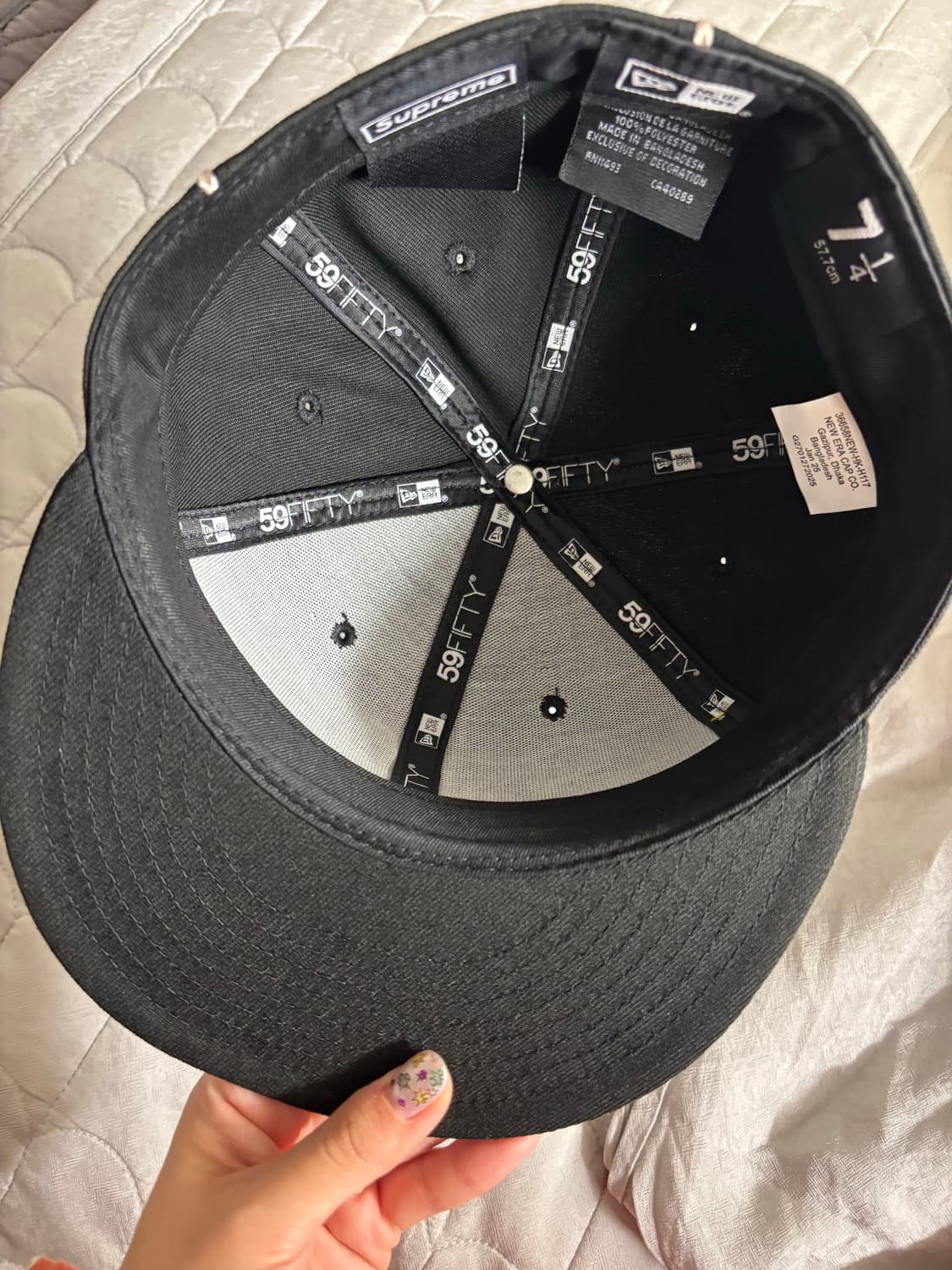 슈프림 파이핑 스크립트 로고 뉴에라 블랙 714사이즈 상품이미지4