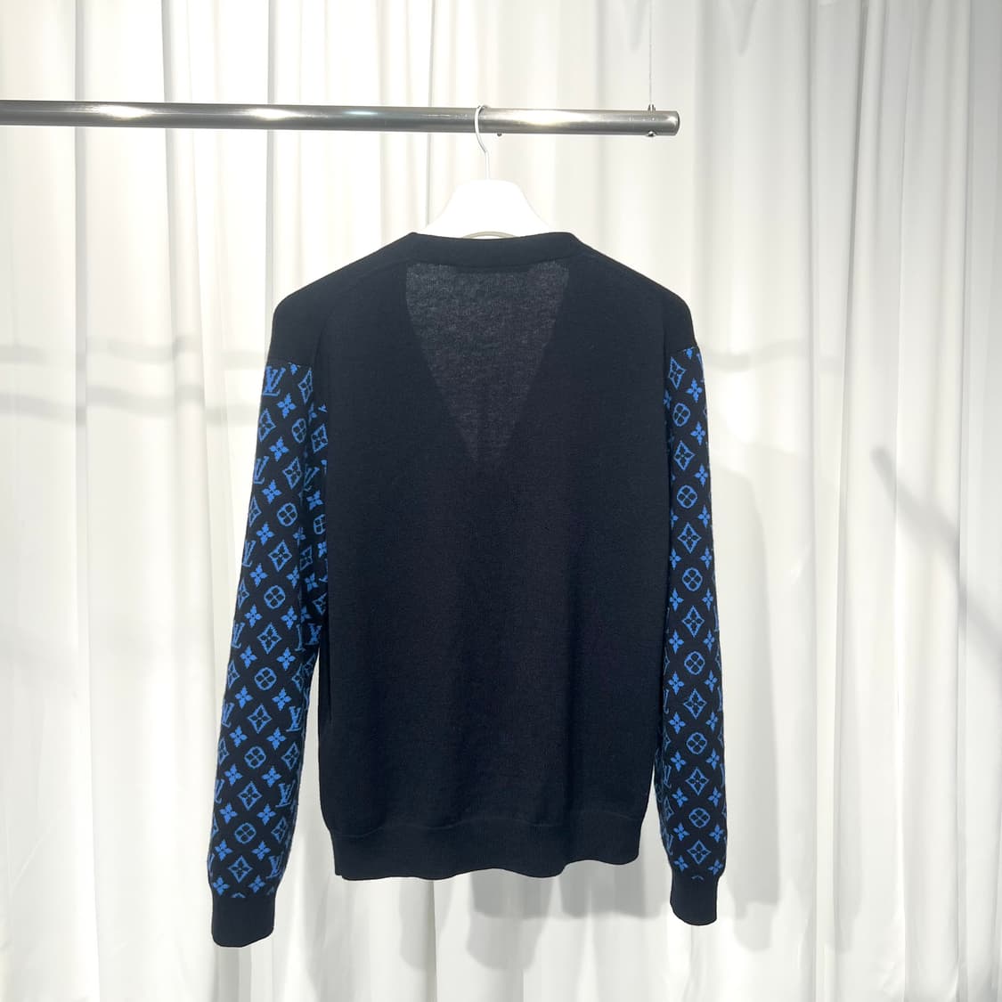 (S) 루이비통 모노그램 믹스 캐시미어 가디건 블랙 블루 상품이미지2