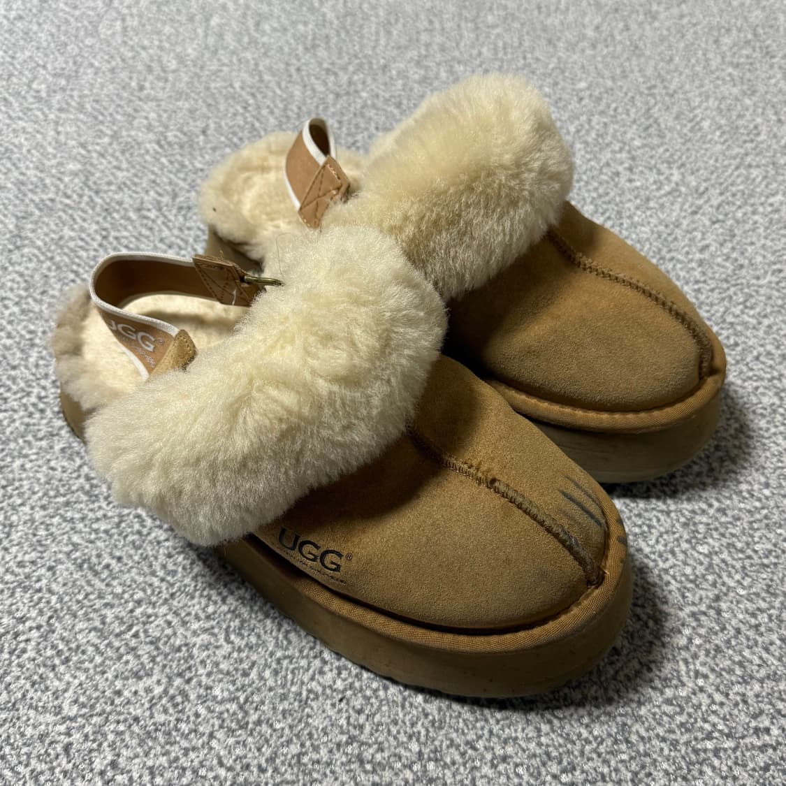 UGG 어그 슬리퍼 235 상품이미지1