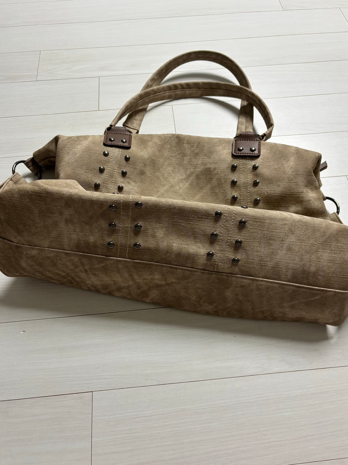 에이블리 지그재그 스터드 빅 숄더백 토트백 베이지 상품이미지2