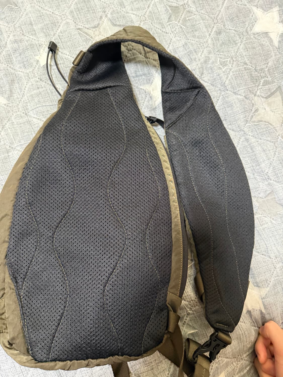 C.P company 슬링백 나일론 카키 상품이미지3