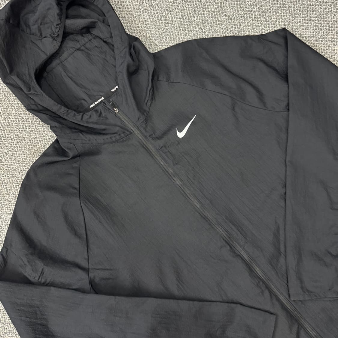 나이키 러닝 경량 바람막이 상품이미지2