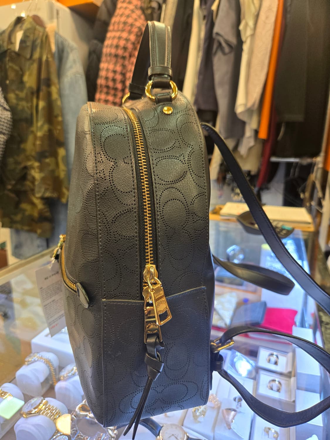 코치 시그니처 패턴 퍼포레이티드 미니 백팩  상품이미지5