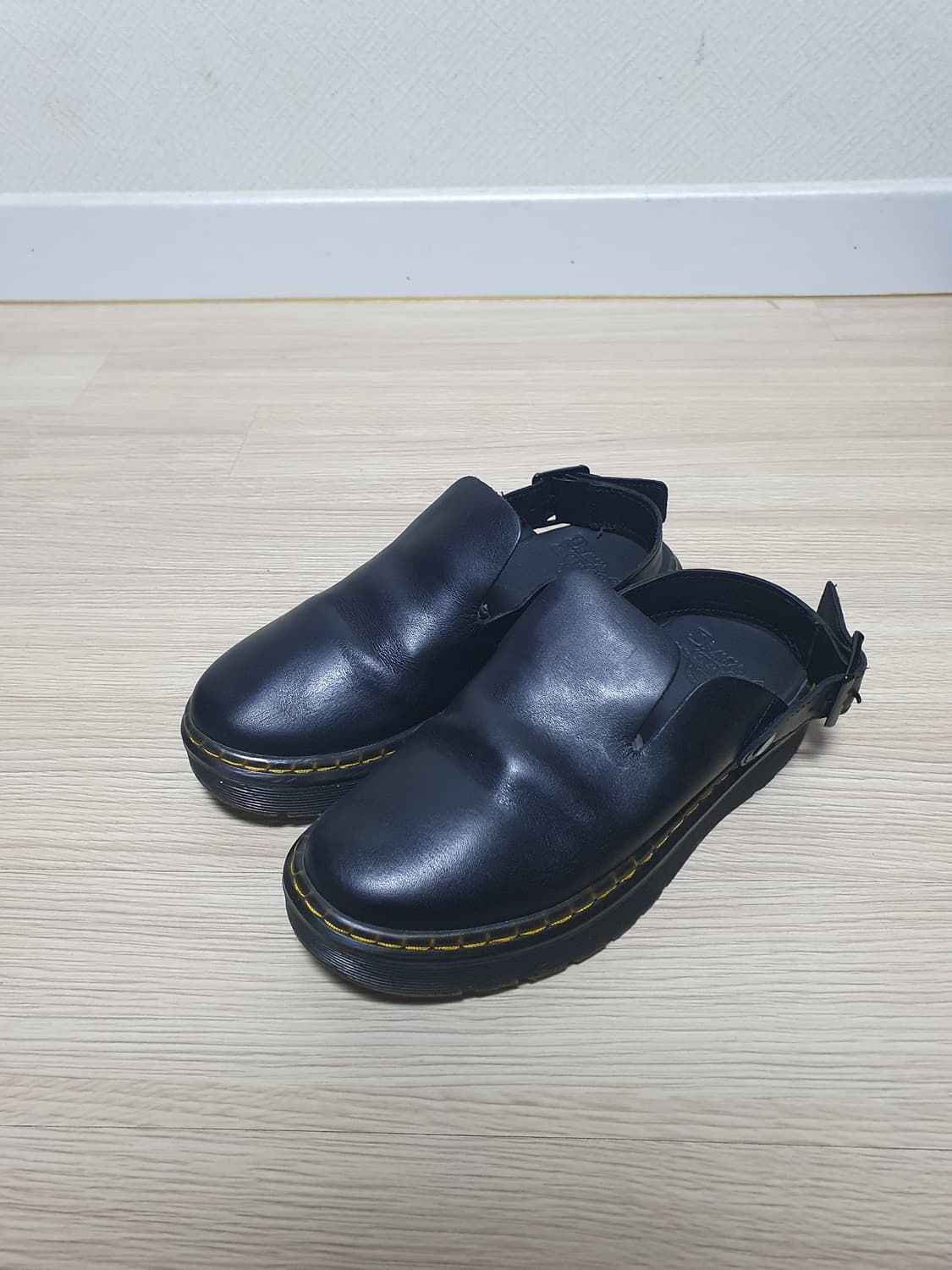 닥터마틴 칼슨 뮬 슬리퍼 220 상품이미지4