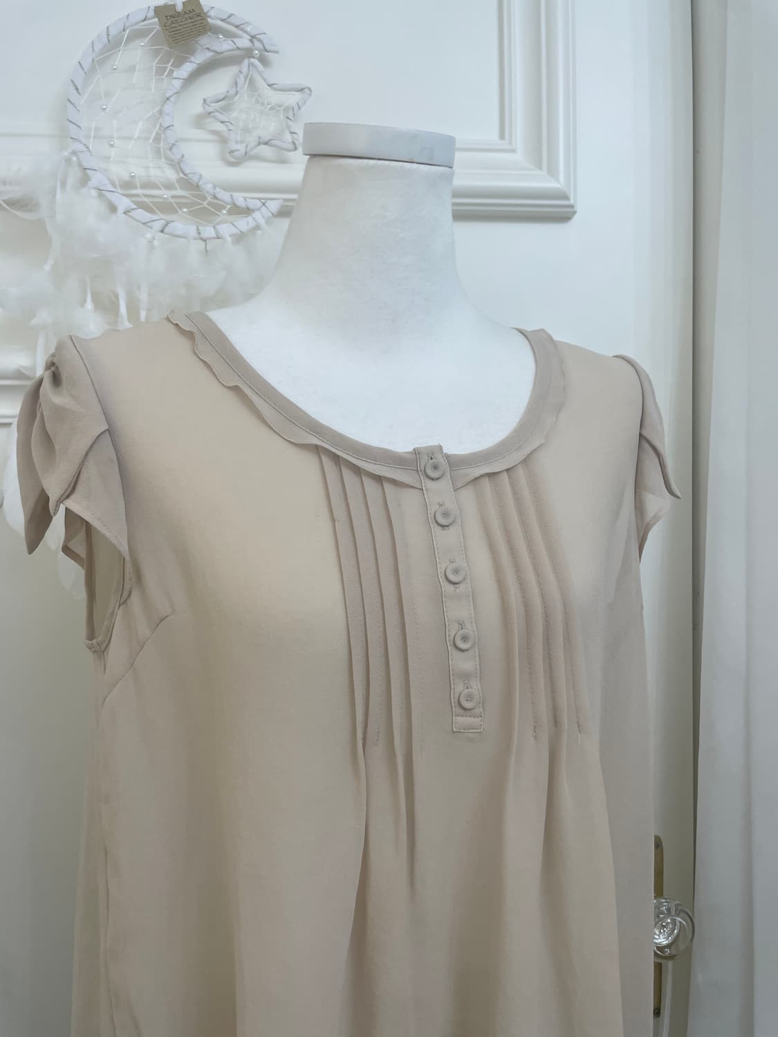 beige shirring bow sleeve pure blouse 상품이미지5