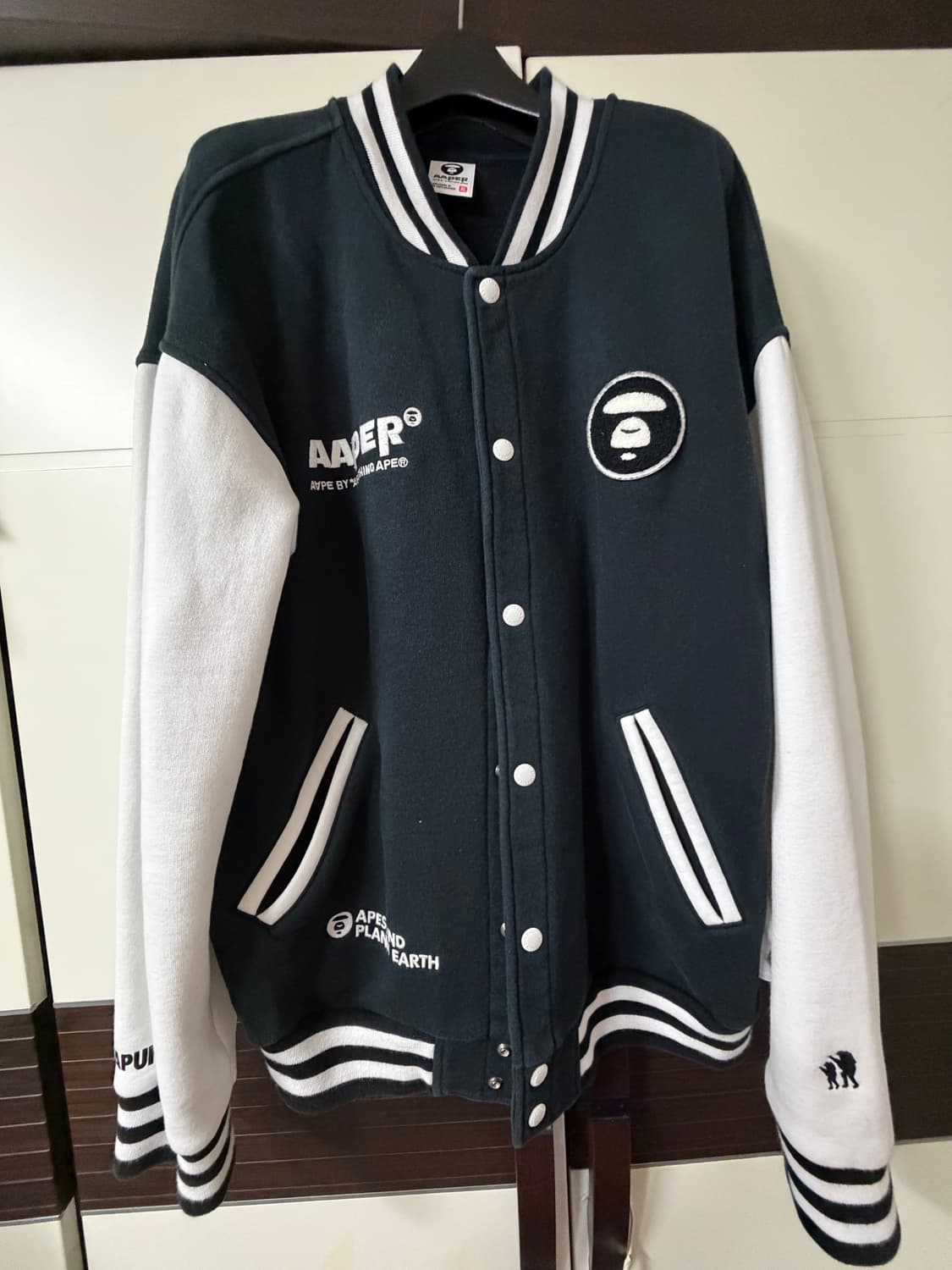 에이프 바시티 자켓 상품이미지1