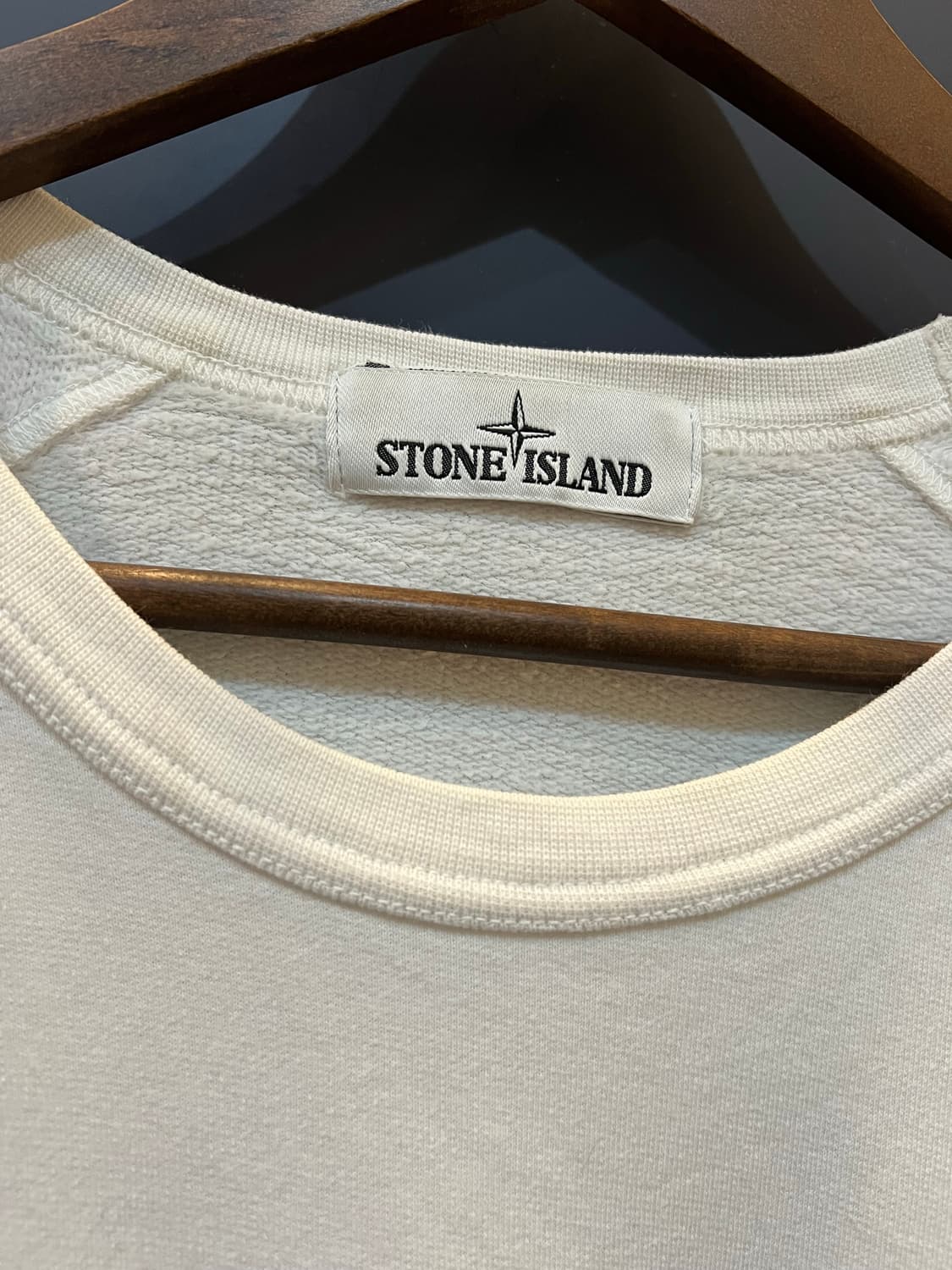 스톤 아일랜드 컴퍼스 로고 패치 화이트 반팔티 상품이미지3