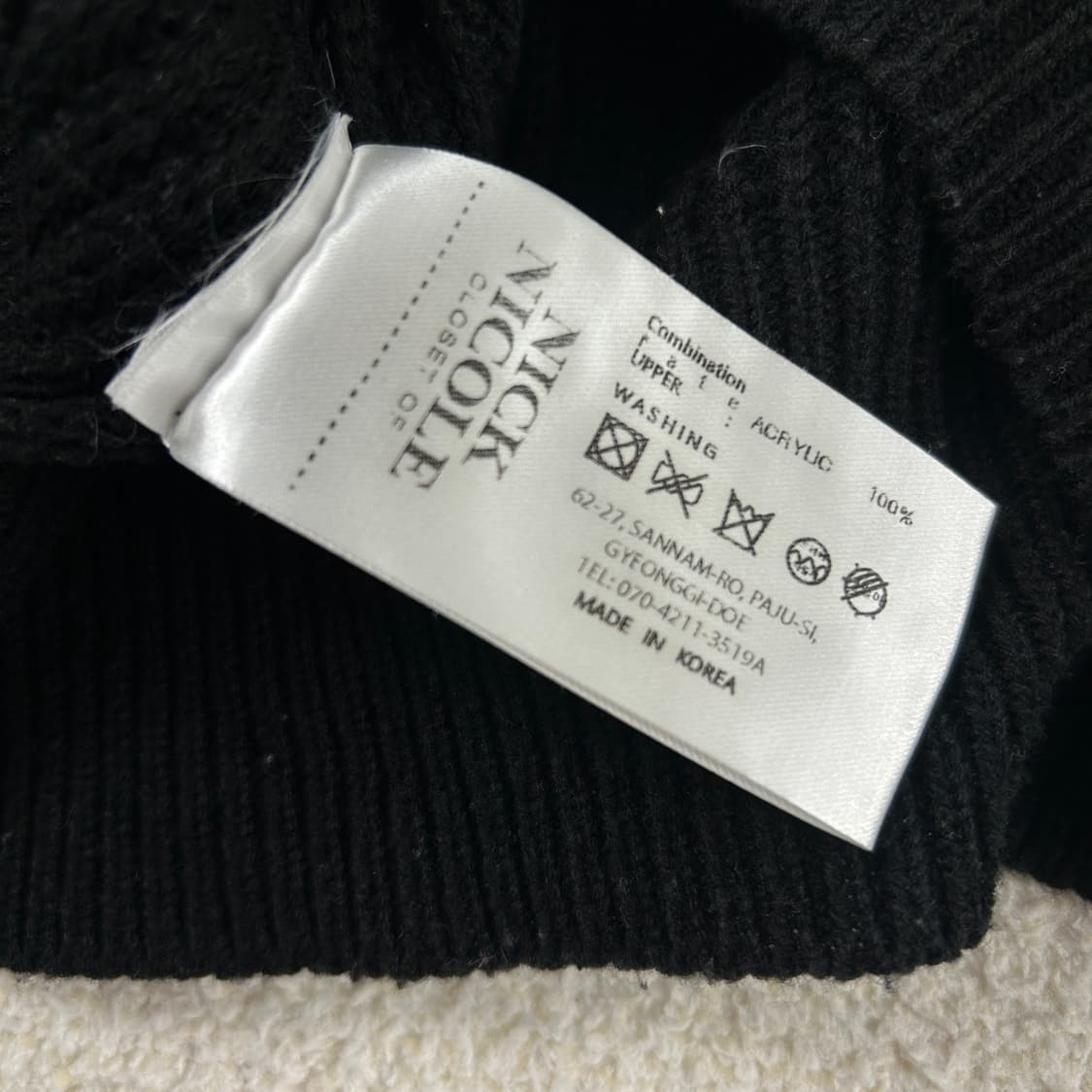 닉앤니콜 자수로고 컷아웃 니트 블랙 상품이미지6