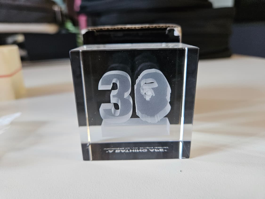베이프 30주년 기념 큐브 문진 휘귀템 상품이미지6