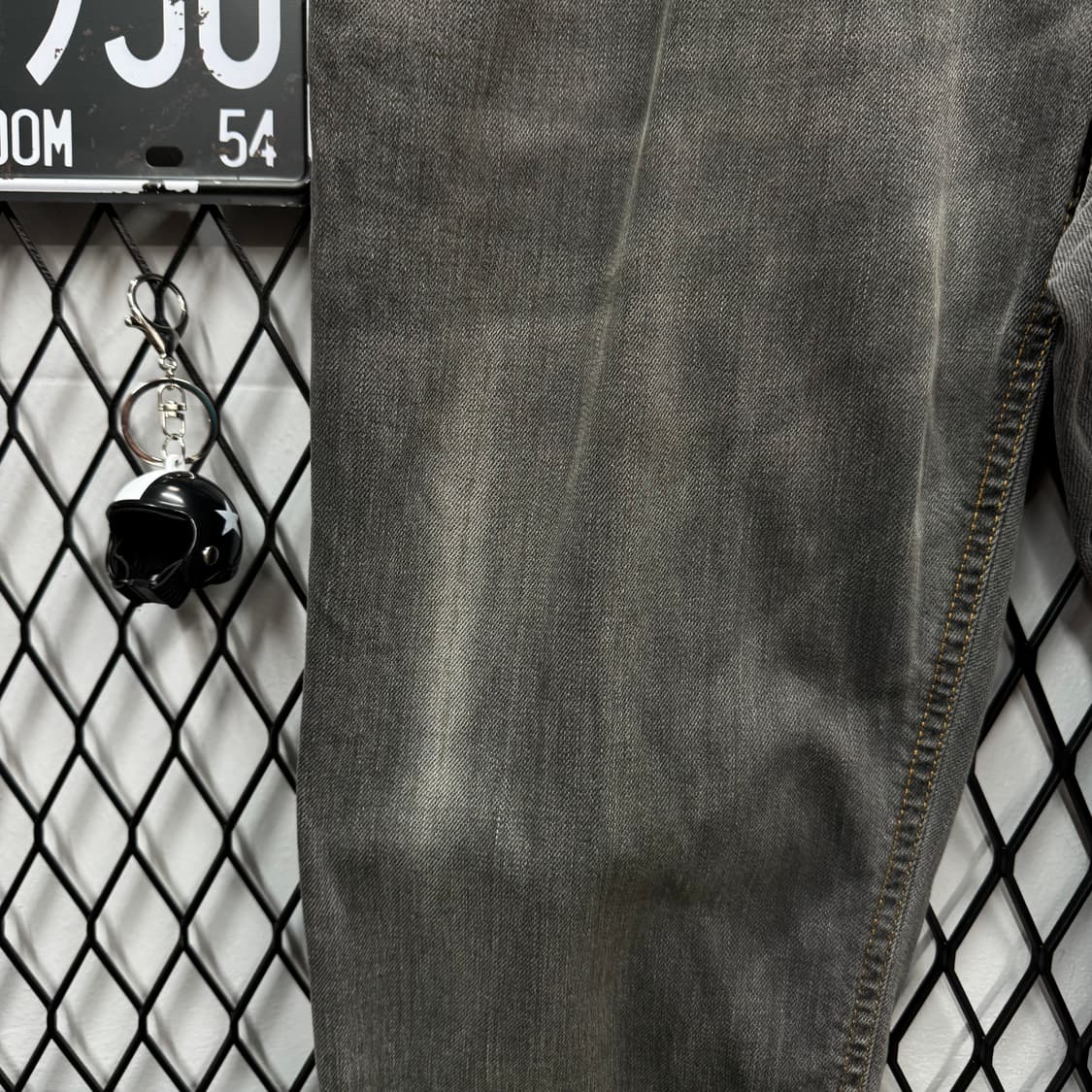 00s 돌체앤가바나 디스트로이드 데님 팬츠 후면 로고 포인트 흑청 상품이미지9