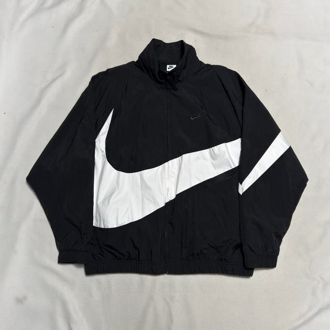 M 나이키 솔로 스우시 블랙 자켓 상품이미지3