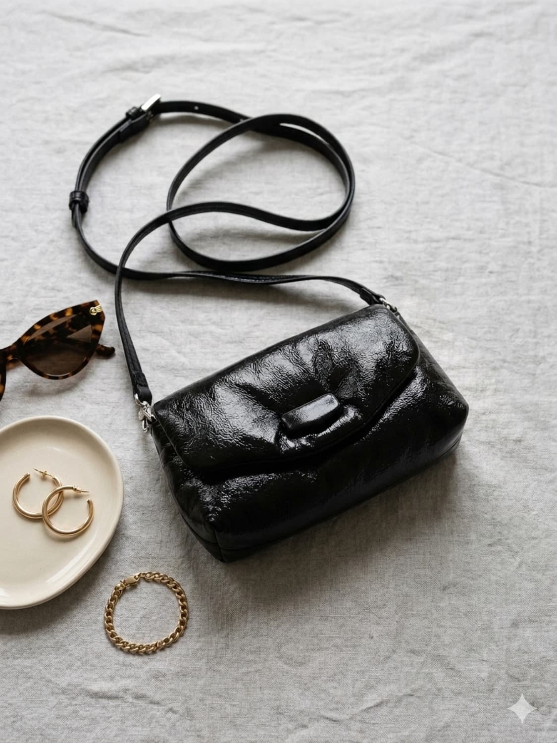 [ZARA] 자라 유광 락 플랩 숄더백 / 크로스백 (블랙) 상품이미지1