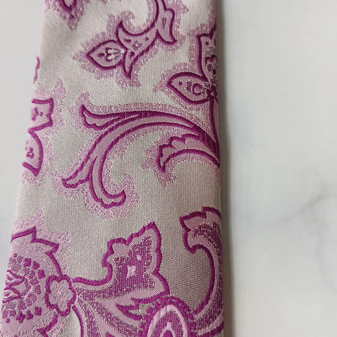 베르사체 넥타이 퍼플 페이즐리 자카드 8.9cm B등급 A19871
 상품이미지4