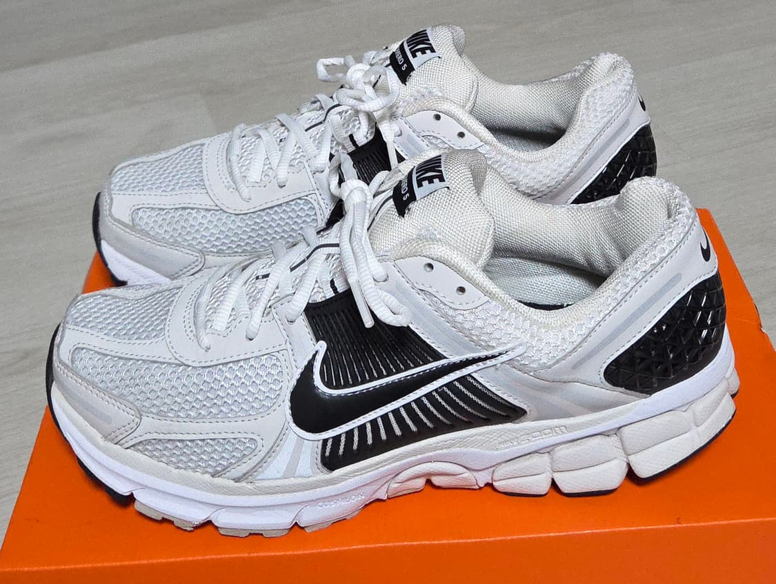 나이키 보메로 5 화이트 플레티넘 틴트 상품이미지2