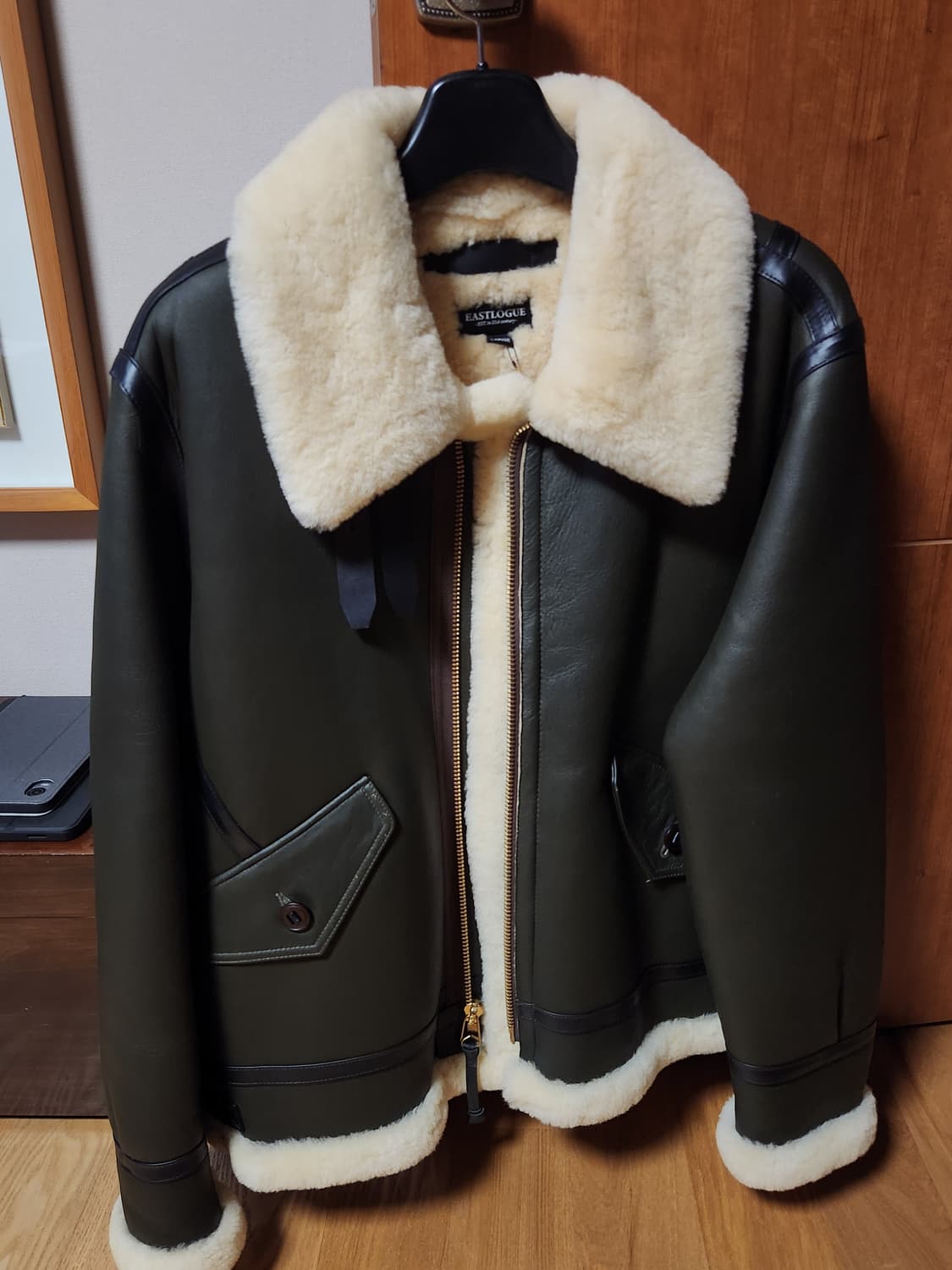 이스트로그 카키색 무스탕 L 상품이미지1