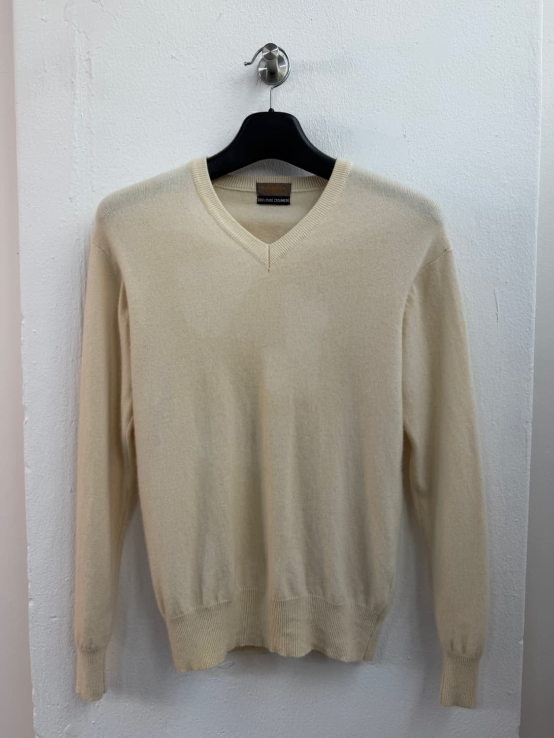 입생로랑 캐시미어 브이넥 니트  상품이미지2