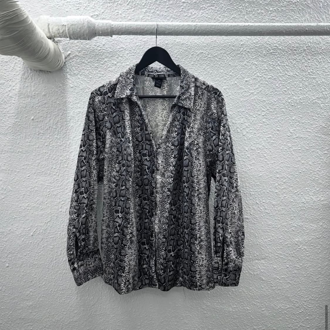 V-kei Python pattern shirts 상품이미지1