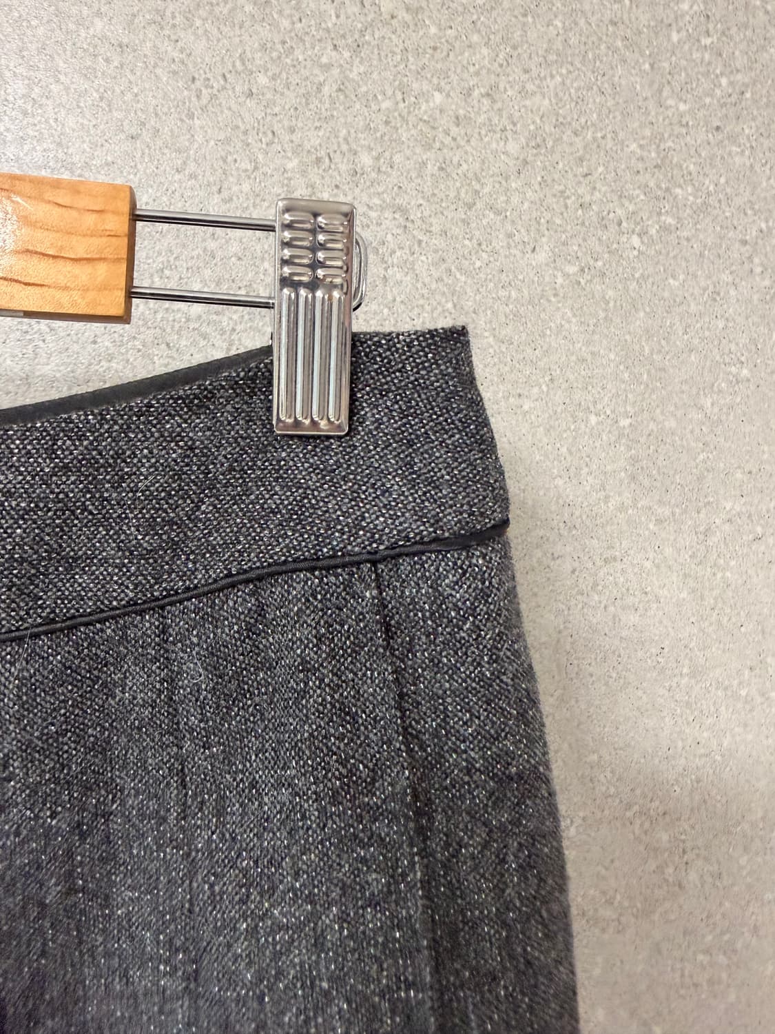 꼼사이즘 플리츠 미디 스커트 그레이 플레어 상품이미지3