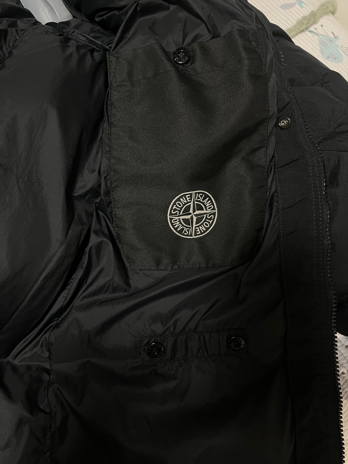 스톤아일랜드 크링클랩스 후드 다운 자켓 블랙 24fw S사이즈 상품이미지3