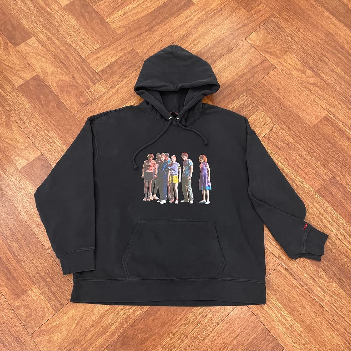 리바이스 X 기묘한이야기 후드티 상품이미지1