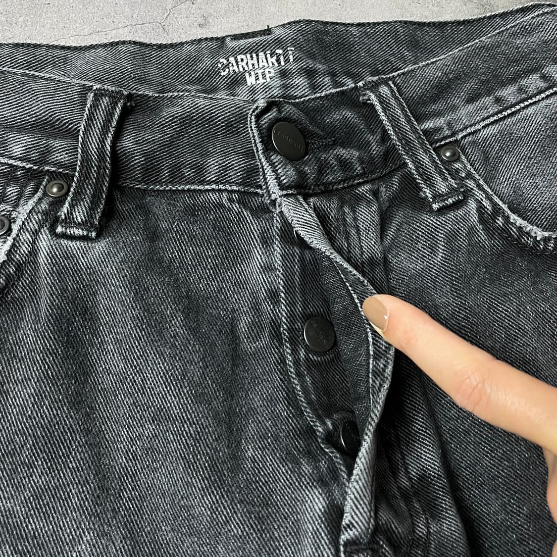 CARHARTT 칼하트 WIP 슬림 테이퍼드 흑청 데님 팬츠 A00828 상품이미지3