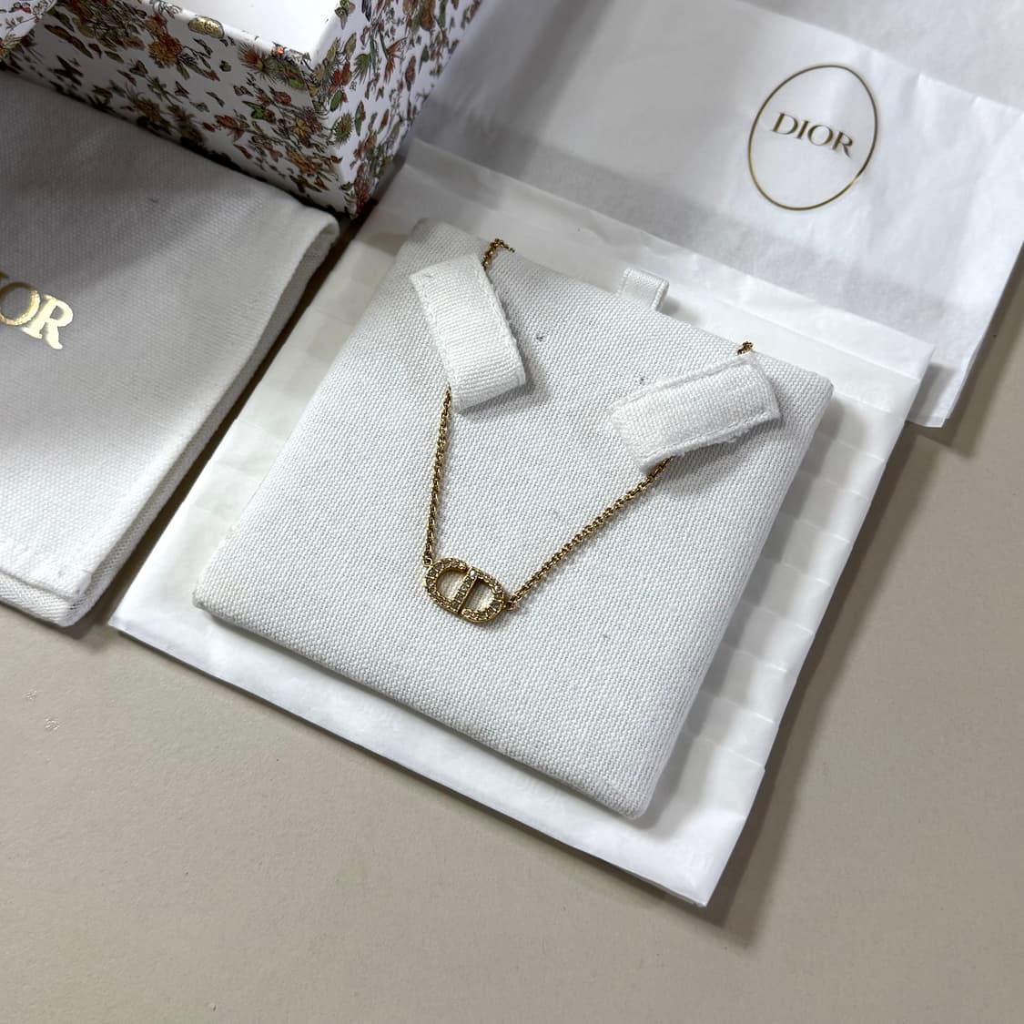 [백화점판/당일출고]디올 골드 피니시 메탈 & 실버 톤 크리스탈 목걸이 상품이미지2