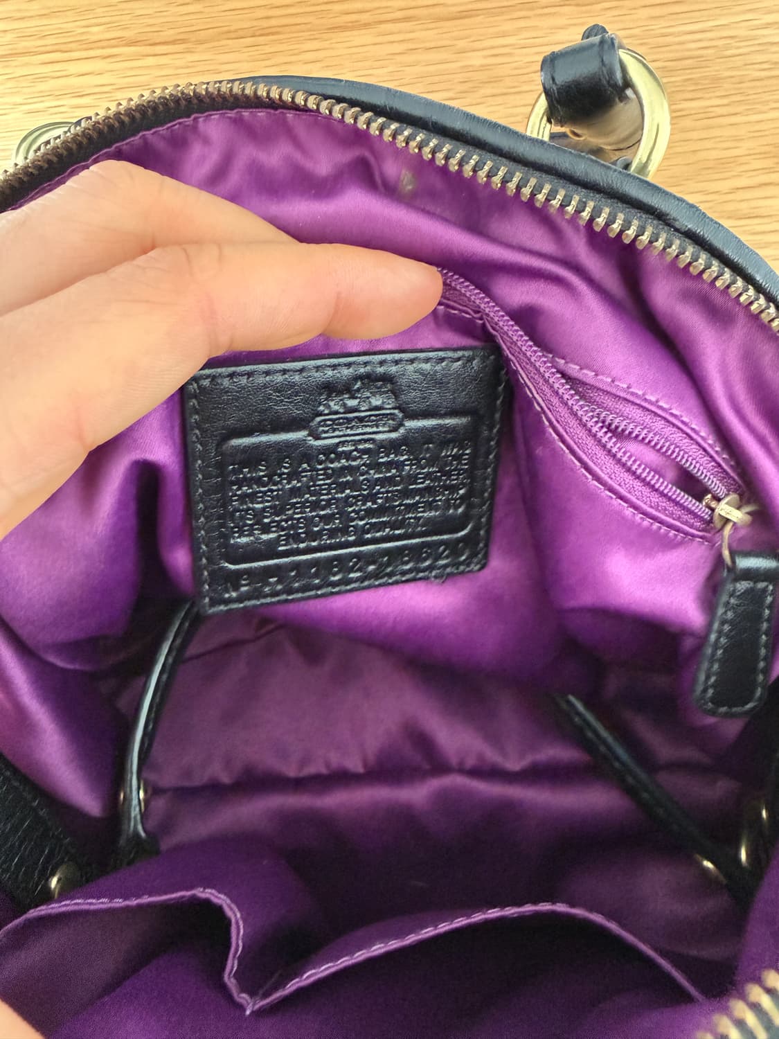 코치(COACH) 레더 플리츠 토트 숄더백 상품이미지8