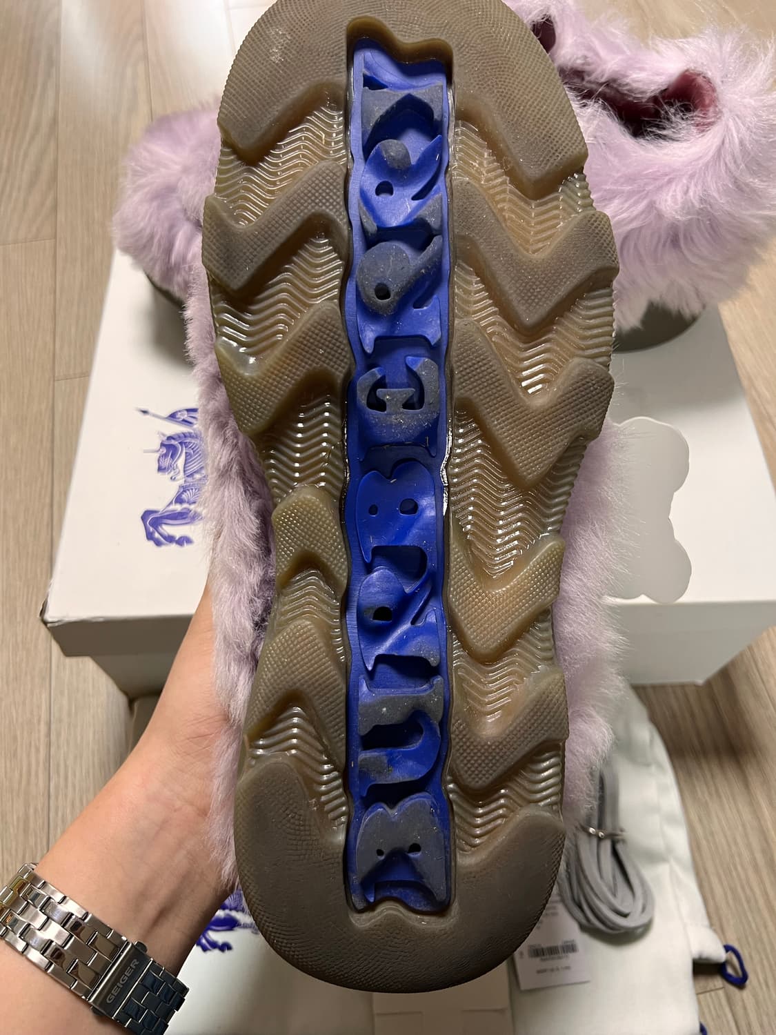 버버리 시어링 크리퍼 핑크45  상품이미지3