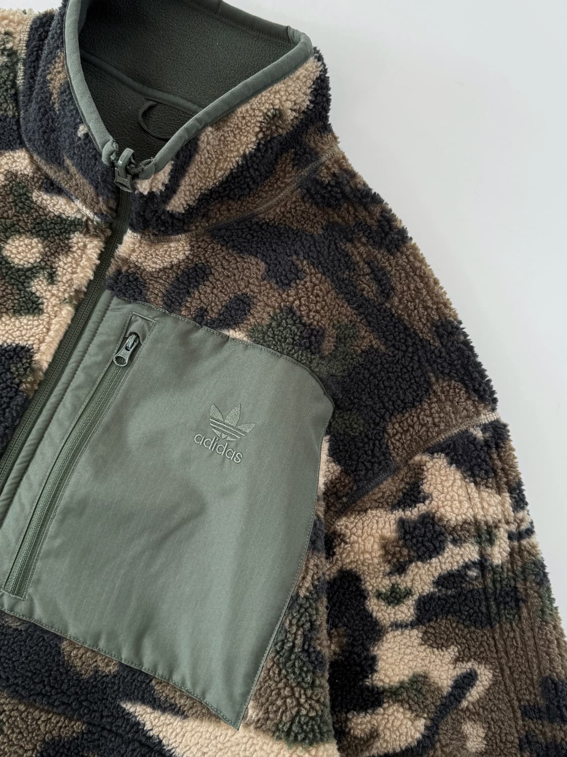 아디다스 오버핏 그래픽 카모 리버서블 양면 플리스 자켓 상품이미지4