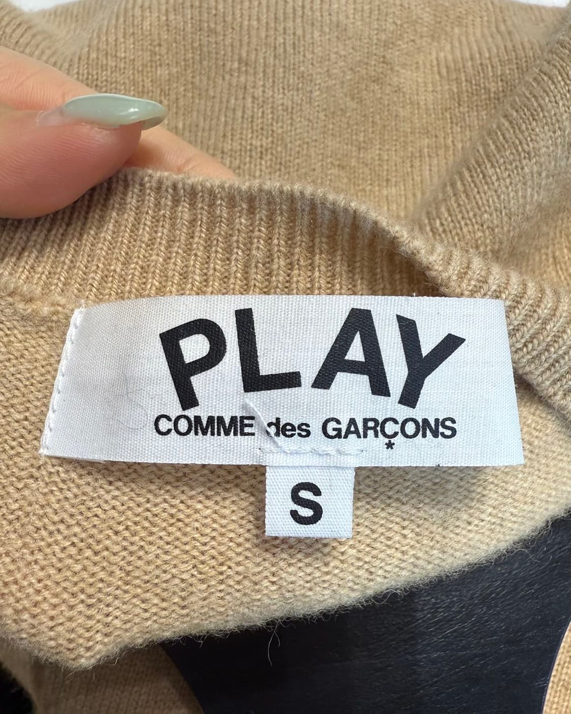 꼼데가르송 플레이 베이지 블랙 하트와펜 가디건  상품이미지8