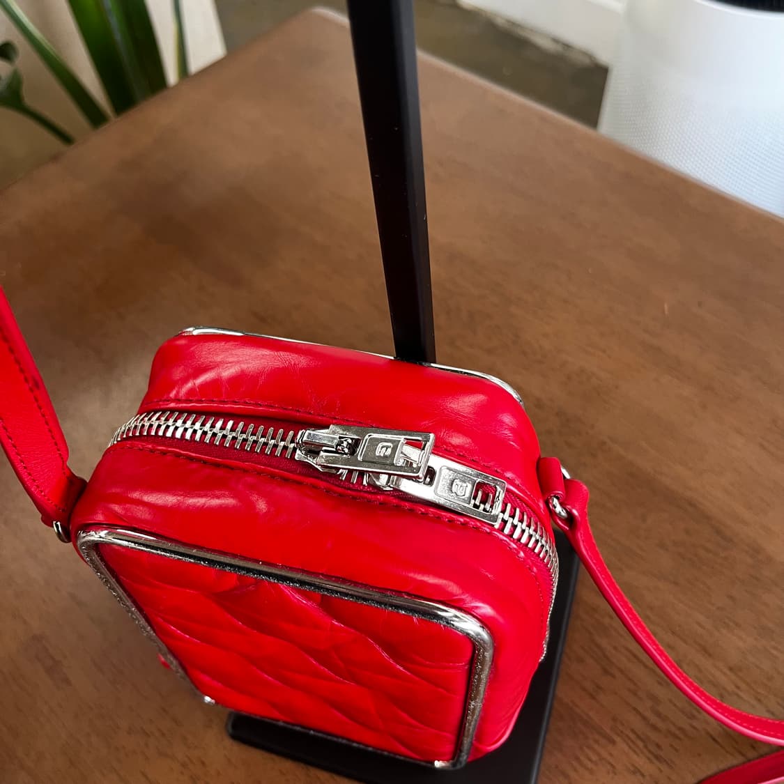 알렉산더왕 퀼팅 레더 크로스백 상품이미지3