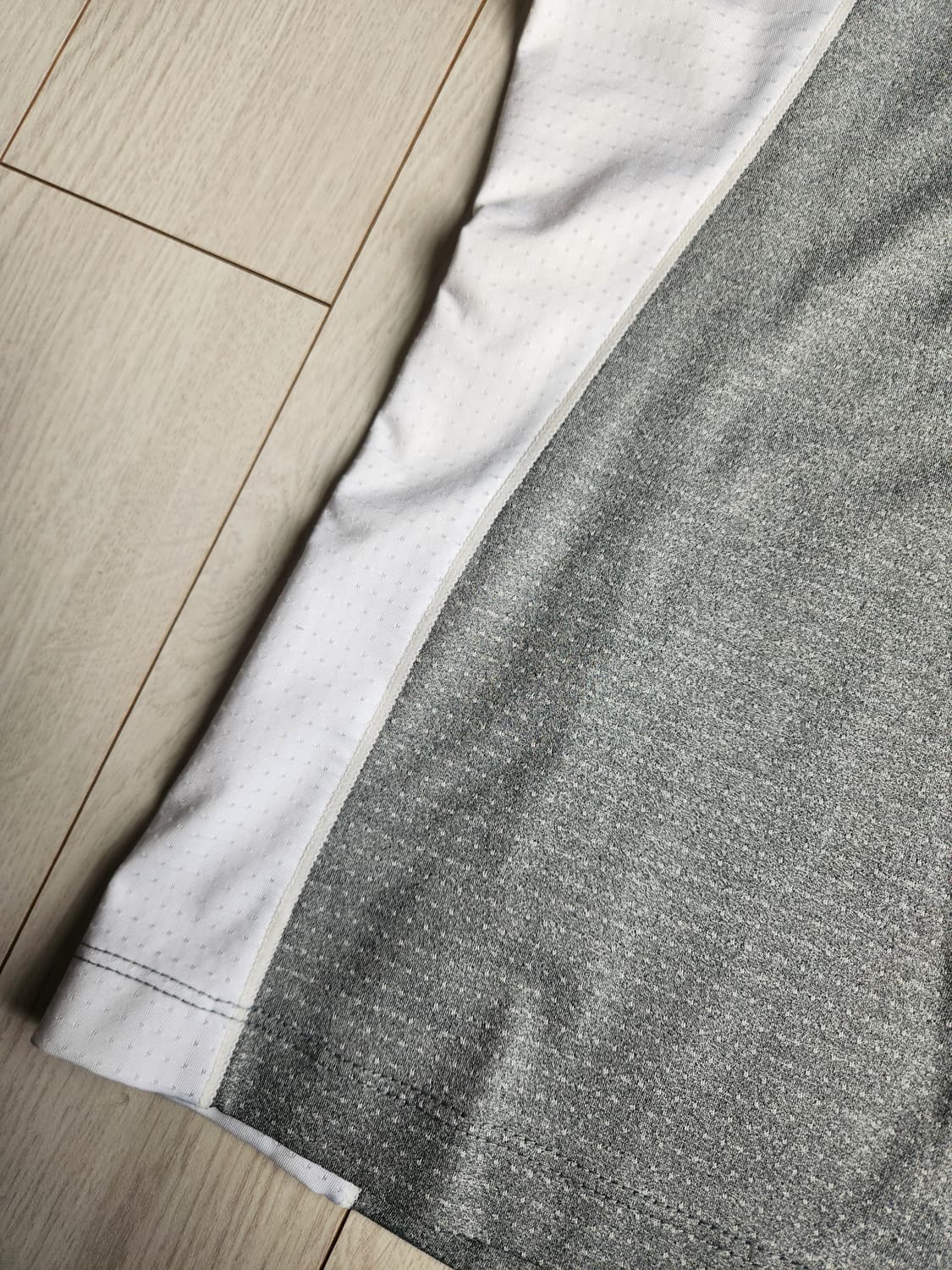 새상품급)네파 여성 반집업 기능성 반팔티 사이즈90 s

여러 중고사이트 상품이미지6